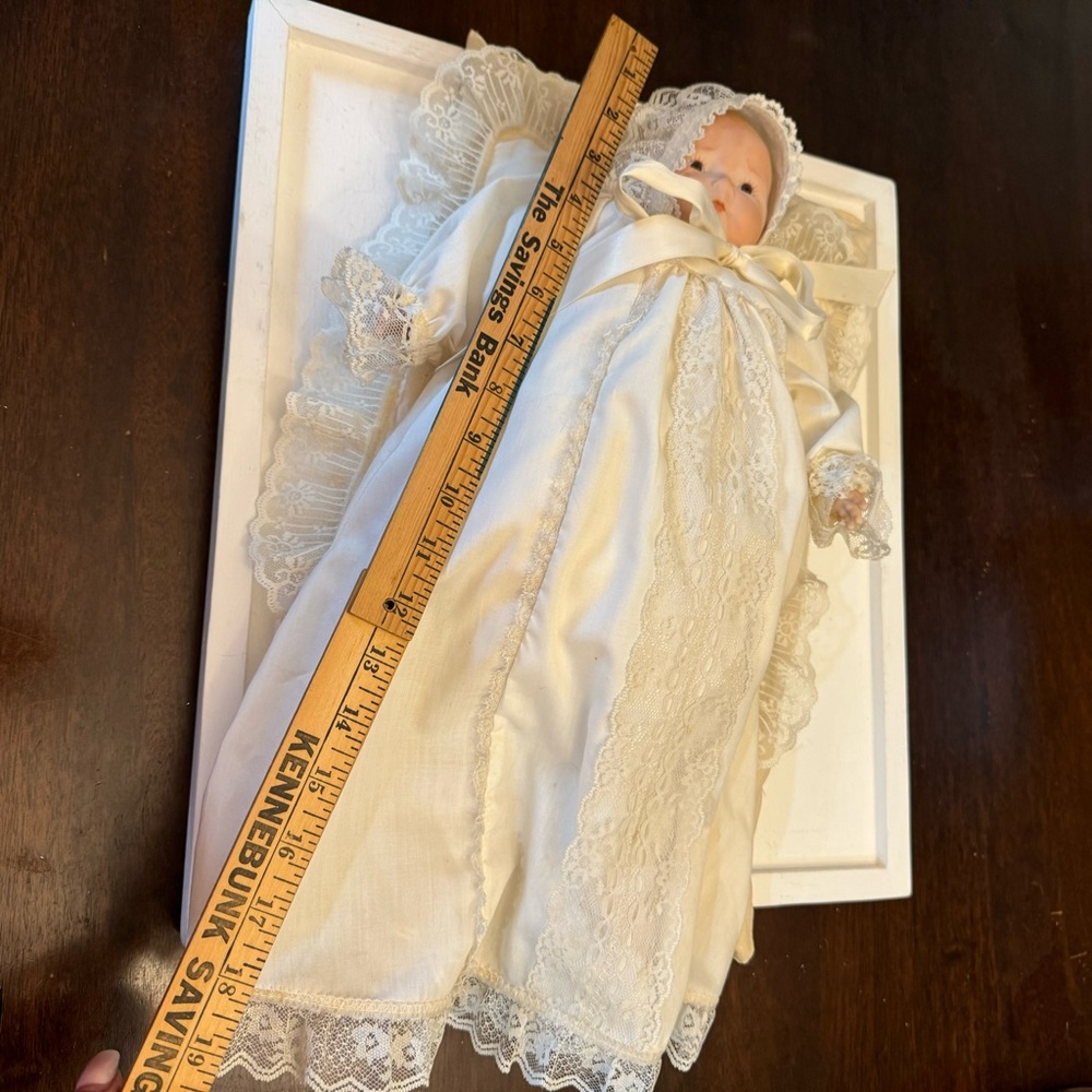 Marie Shay Beautiful Christening Porcelain Doll Full Gown 2 Pillows Vintage - Picture 16 of 16
